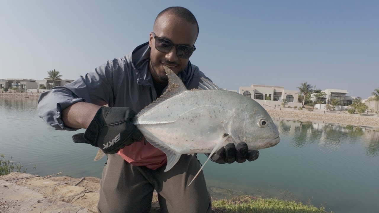 Рыбалка в частной лагуне, полной рыбы.