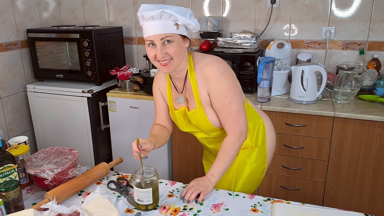 Show kitchen. Cooking with Mila. nudist kitchen. Mila naturist. YouTube