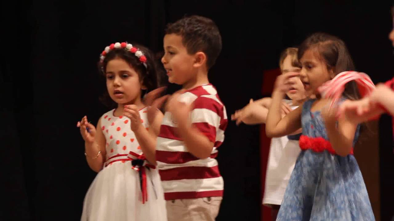 استعراض بيت بيوت من فقرات حفل تخريج أطفال روضة سنابل الفوج السابع 2015-2016