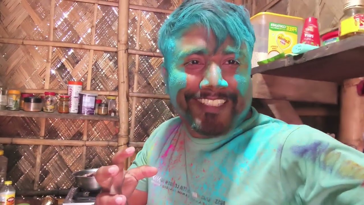 हम सभी परिवार मिलकर होली मानाए और चिकन का भरपुर मनोरंजन किया 😜🥳🎊 @foodvlogwithmoni219 