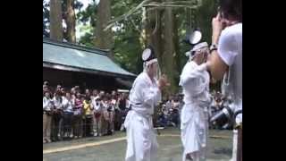 Le Nachi no Dengaku, art religieux du spectacle pratiqué lors de la « fête du feu de Nachi »