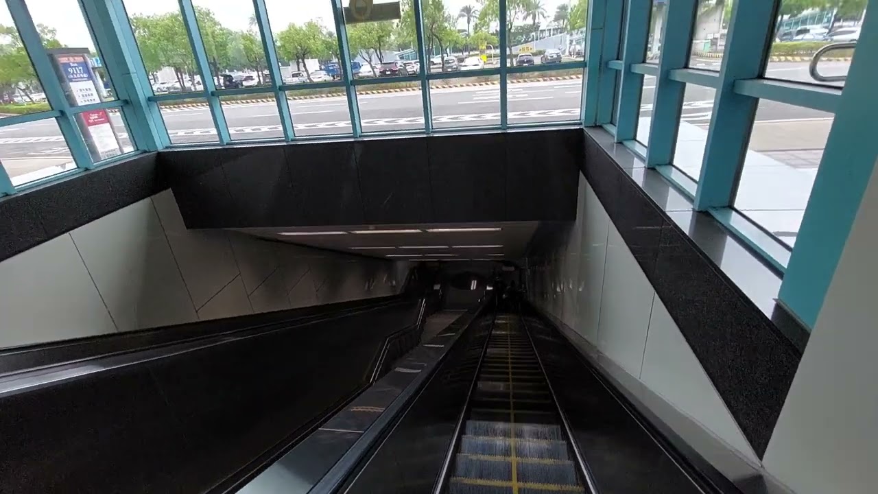 高雄國際機場(KHH)入境大廳→高雄捷運R4高雄國際機場站