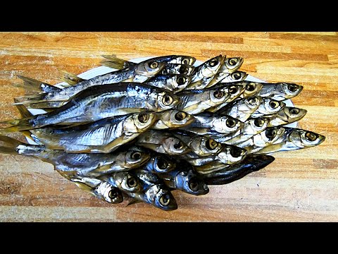 Видео: Как Солим и Сушим Уклейку - Это Очень Вкусно! Самая Жирная Рыбка...!