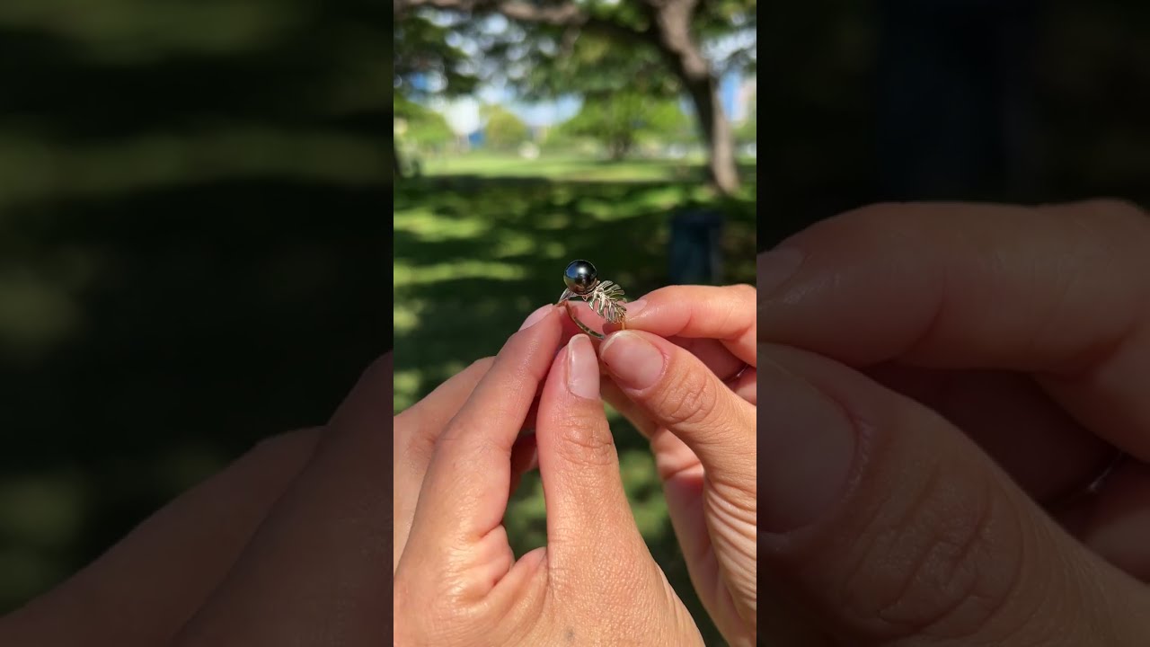 Monstera Tahitian Black Pearl Ring in Gold 