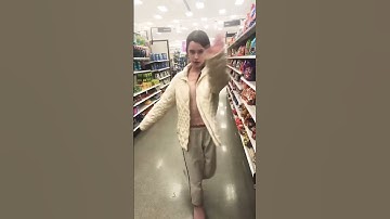 Dancing in Target🎯🏬💅✨😁😂😭🙏🏻👏🏻🤘✝️✊🏻￼🌙😝🛍🎀￼