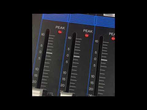 Video: Paano Kumuha ng isang MP3 File at Tanggalin ang mga Salitang Lumilikha ng Karaoke
