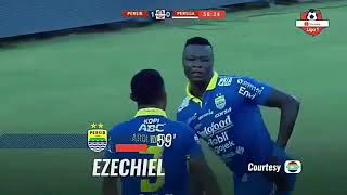 Gaya Ezechiel Pas Lawan Persija