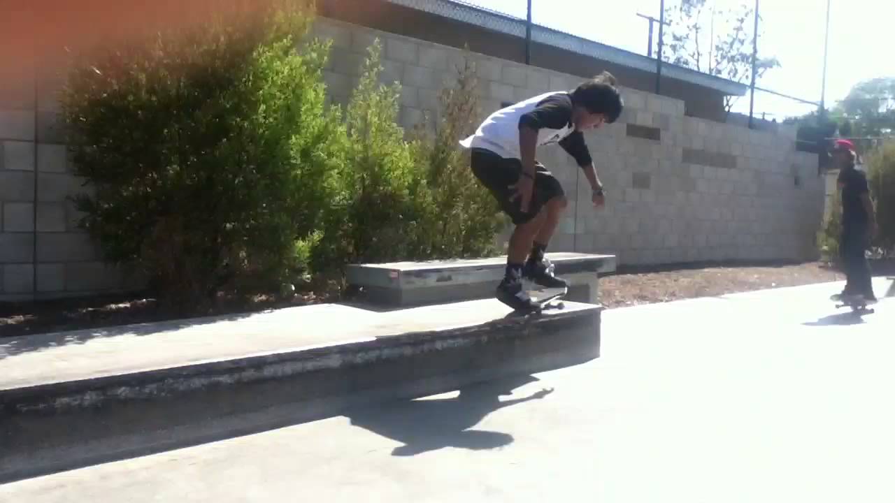 Kickflip BS Willy Grind