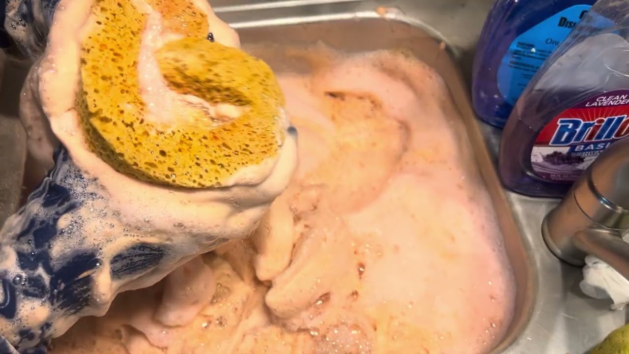 ASMR sponge squeezing.