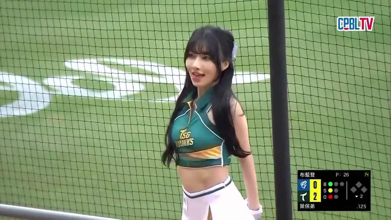 04/05 富邦 VS 台鋼 二局下，一粒大跳應援曲為葉保弟加油，葉保弟展現堅毅精神，纏鬥布藍登八顆球!