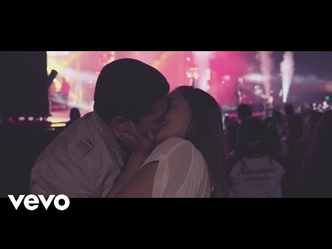 Río Roma - Caminar de Tu Mano (Lyric Video) ft. Fonseca