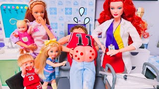 Barbie Midge &amp; Ken Doll Family Morning Routine / Ken go to the Hospital 바비 켄 인형 가족 아침일상 병원 의사 장난감 놀이