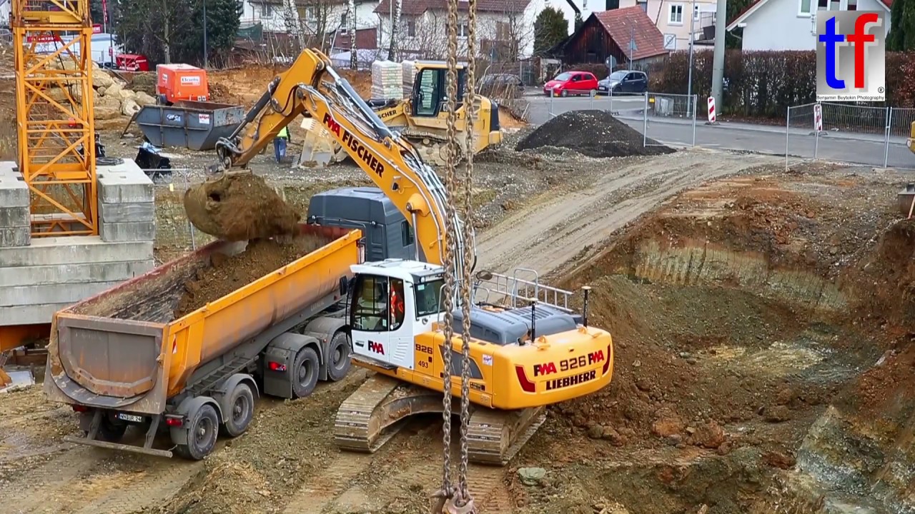 **NICE** LIEBHERR R 926 & Dump Trucks, John Deere Tractors, Backnang, Germany, 07.02.2017.