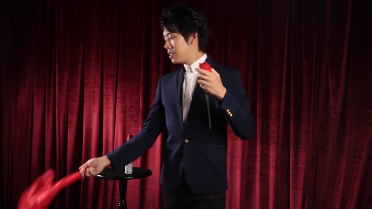 Rose & Vase by Bond Lee