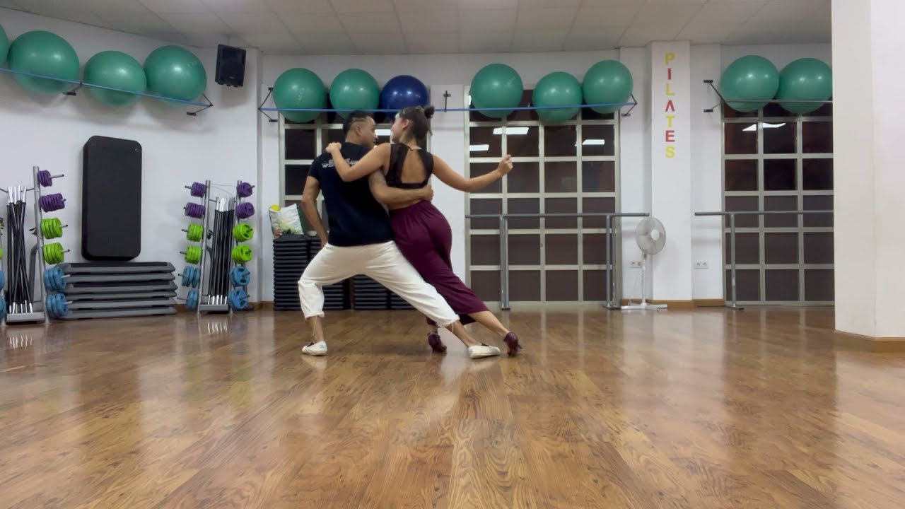 Practica Lindy Hop de iniciación, Básicos, Bisagra,  Salidas en Close y Bisagra con giro.