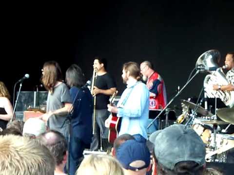 Levon Helm The Weight with Chris and Rich Robinson...