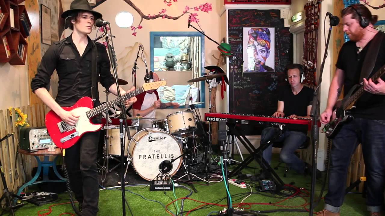 The Fratellis - Thief (Live) auf YouTube ansehen The Fratellis - Thief (Live) auf YouTube ansehen