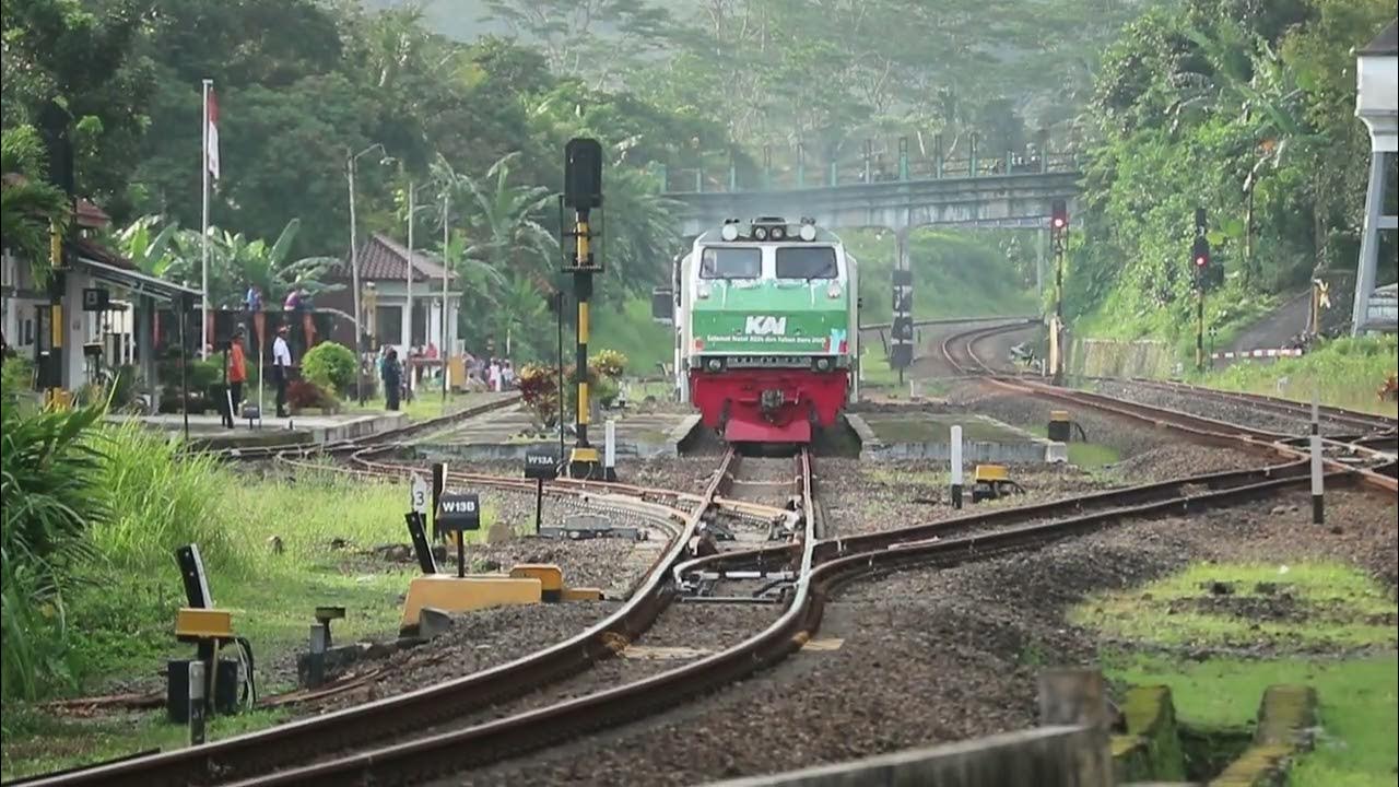 MOMEN KERETA API JAVA PRIORITY BERGOYANG GOYANG DI WESEL - YouTube