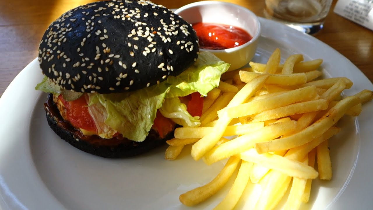 Czarny Hamburger i inne smaki Ukrainy. Nocleg w środku lasu - Gruzja Vlog 02