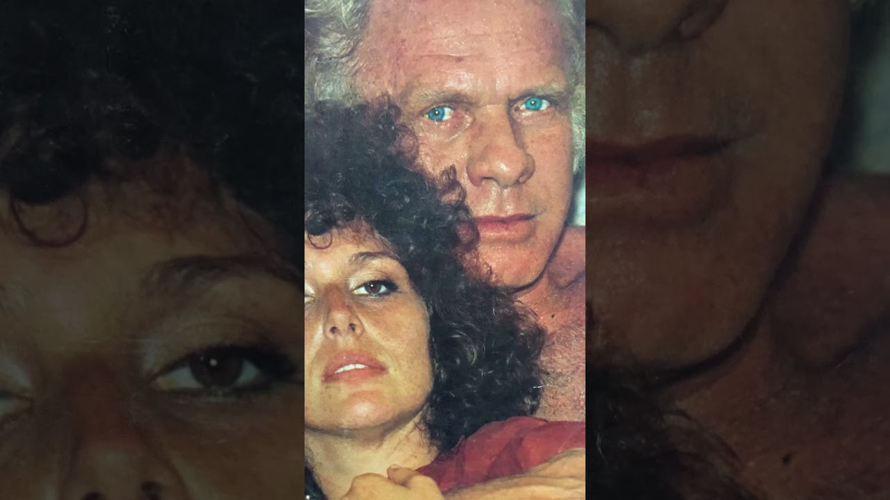 Jardel Filho e Irene Ravache em cena romântica de Sol de Verão. 