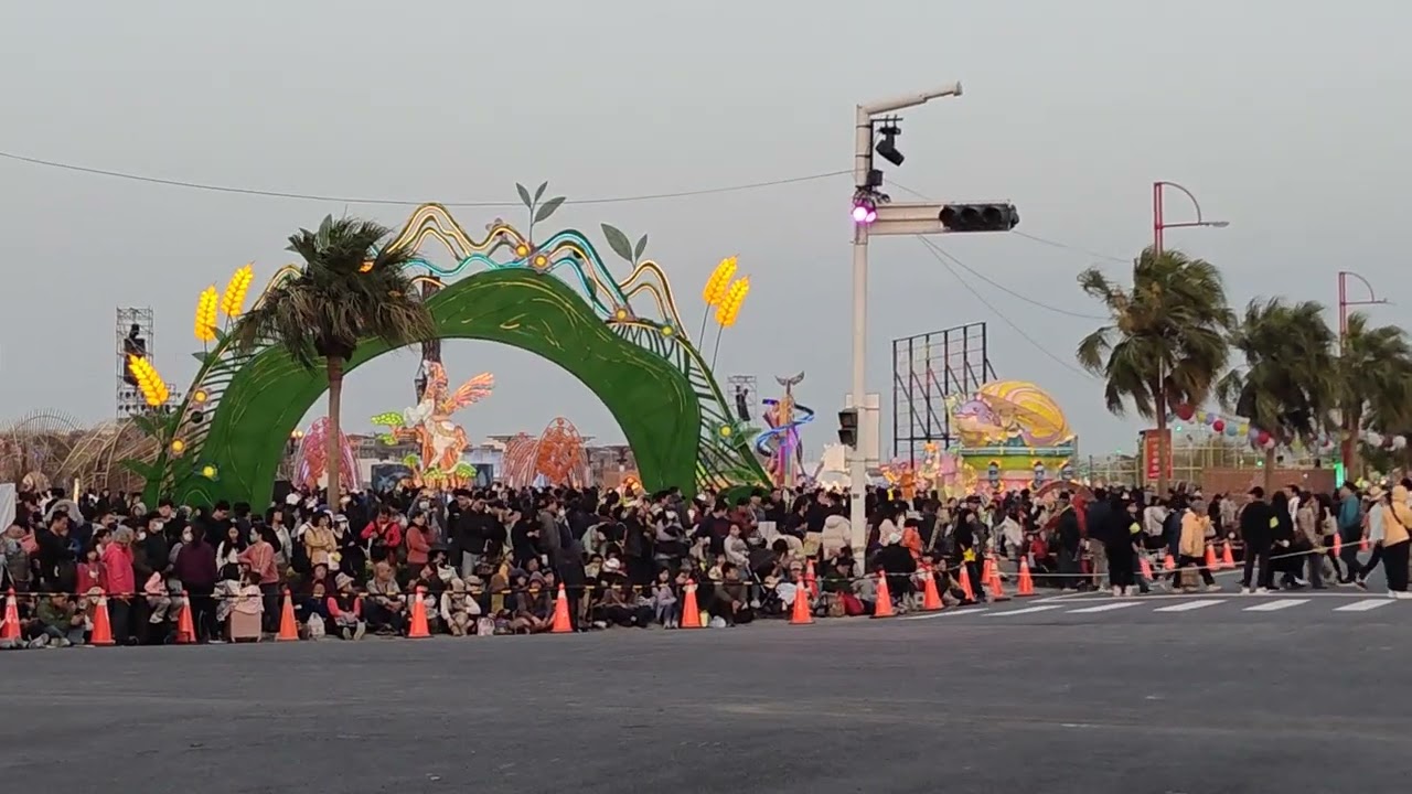 2026台灣燈會在嘉義的「Team Taiwan 大遊行」大量人潮湧進