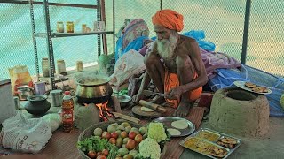 Radhe Baba ji ki kutiya me daal tikkad ki prasadi 
