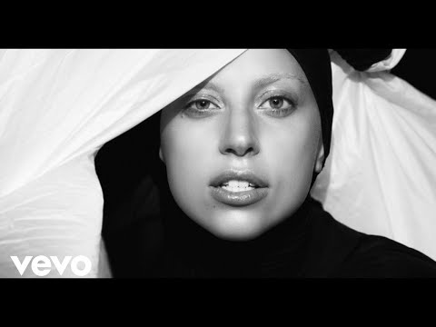 Lady Gaga - Applause (Official)