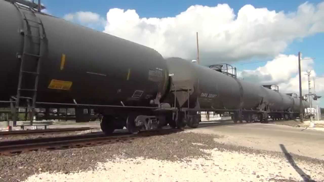 BNSF 8204 Leads an Empty Oil Train - Rosenberg, TX