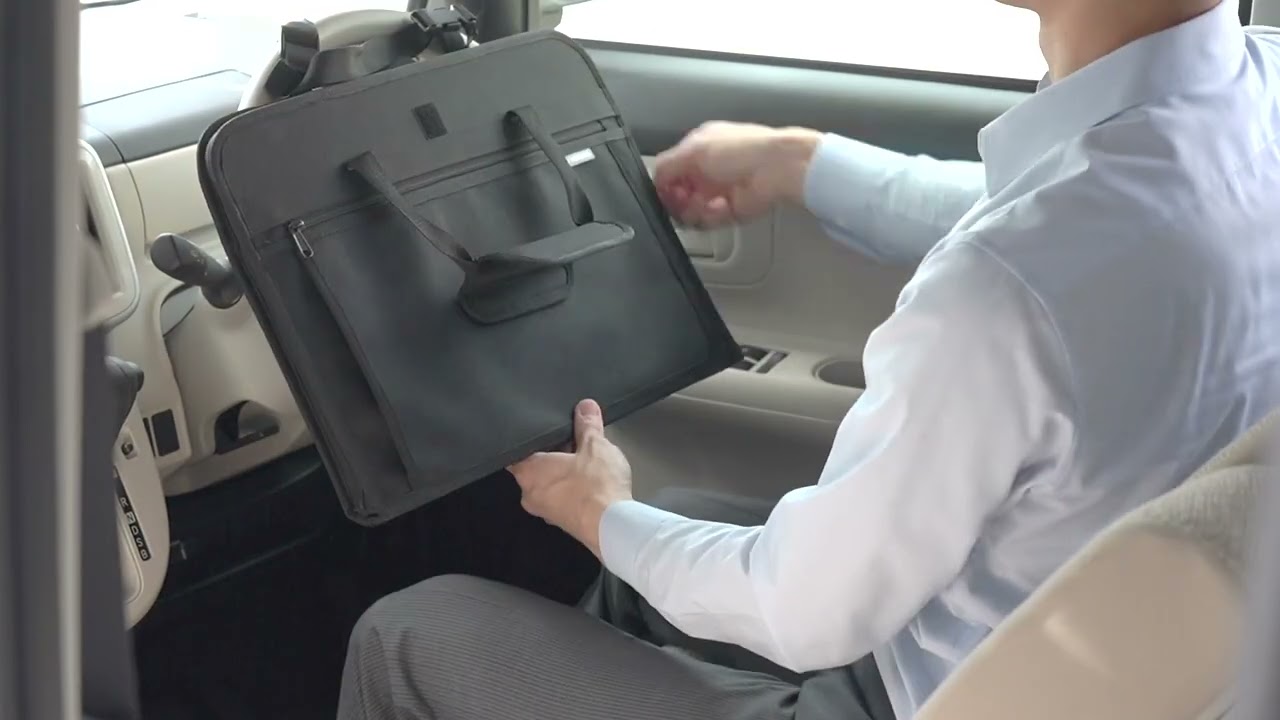 サンワサプライ 車のハンドルに引っ掛ける簡易テーブル ノートpcは16型まで対応 Pc Watch