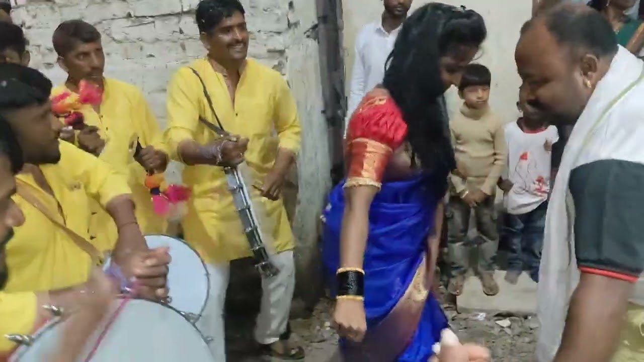 #चंद्रमुखी हलगीच्या तालावर गौतमी पेक्षा उत्तम नाचणारी रणरागिणी.नाद.ॐश्री.हलगी ग्रुप111.mo.9960703006