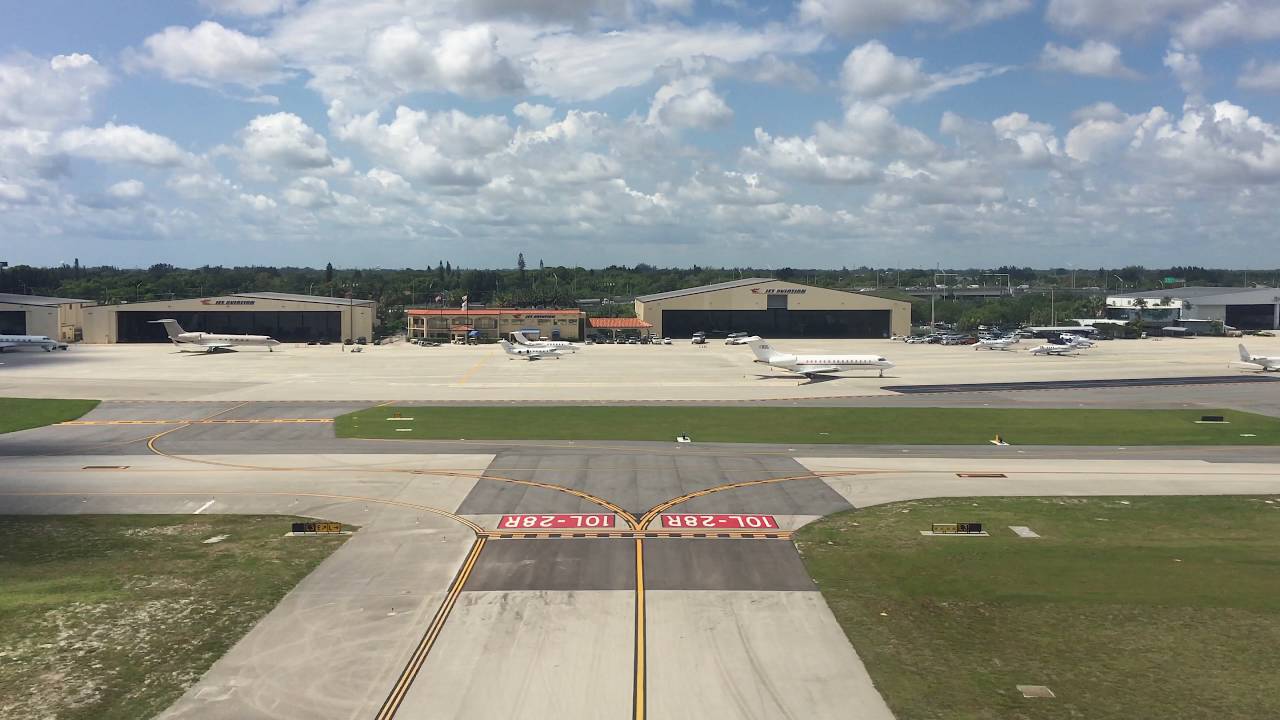 4K Daytime Landing At Palm Beach International Airport (PBI)