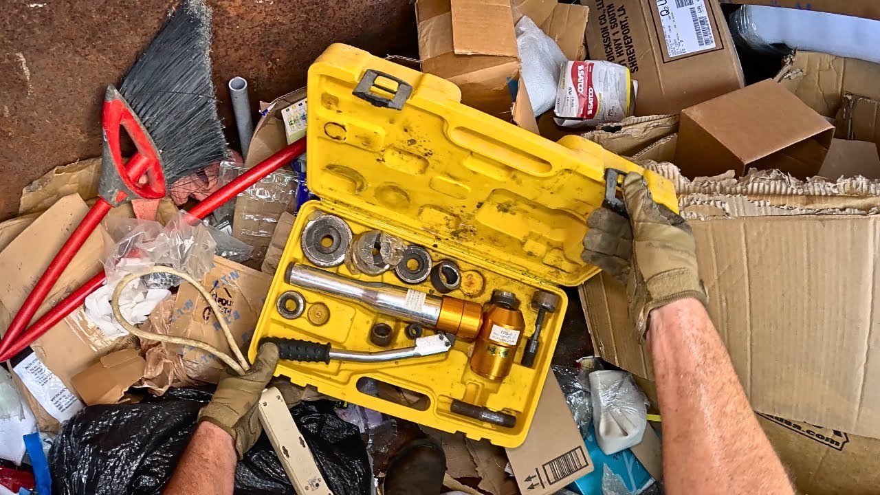 Поиск сокровищ в мусорных контейнерах 