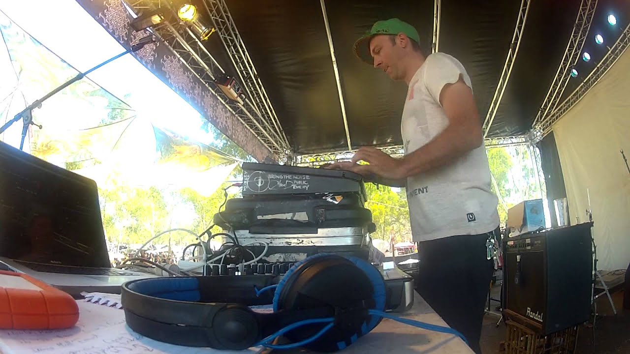 Monkeymarc @ WOS 2013 with Mantra and Elf Tranzporter