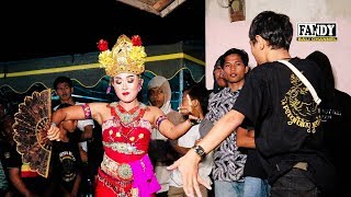 Joged bareng penari top bersama sekaa Akah Lucky Joged bareng penari top bersama sekaa Akah Lucky