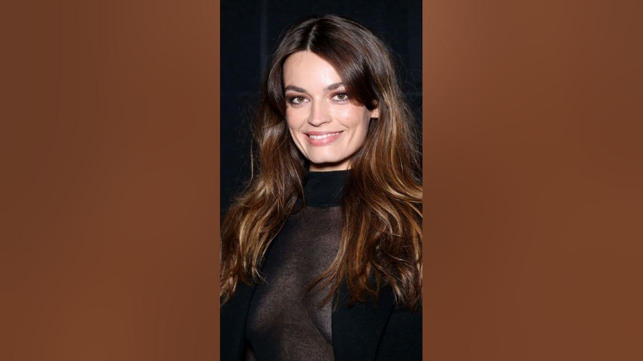 Can someone please change Emma's photo on Wikipedia? Let's give her a  better picture like the ones she took at Louis Vuitton fashion week. :  r/EmmaMackey