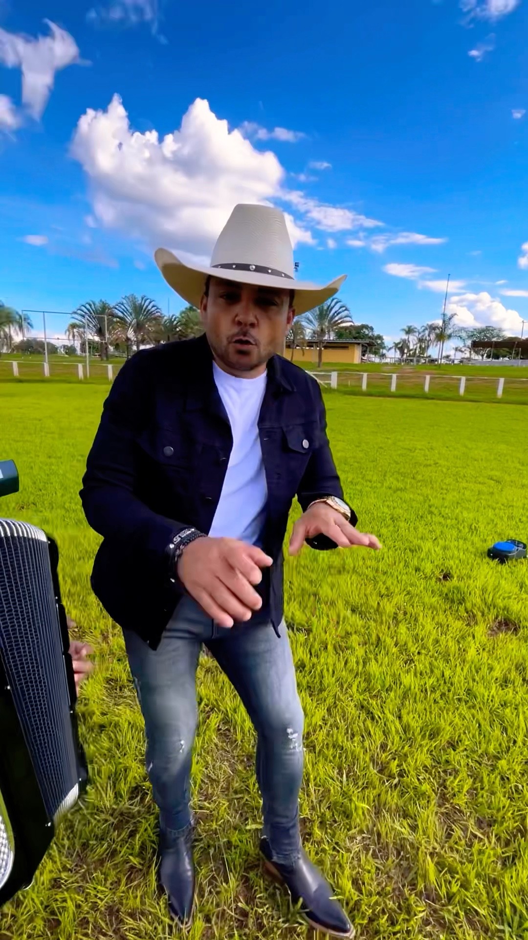 O fenômeno To daquele naipe estourada #boanoiteee #musica #sanfoneiro #leozinho
