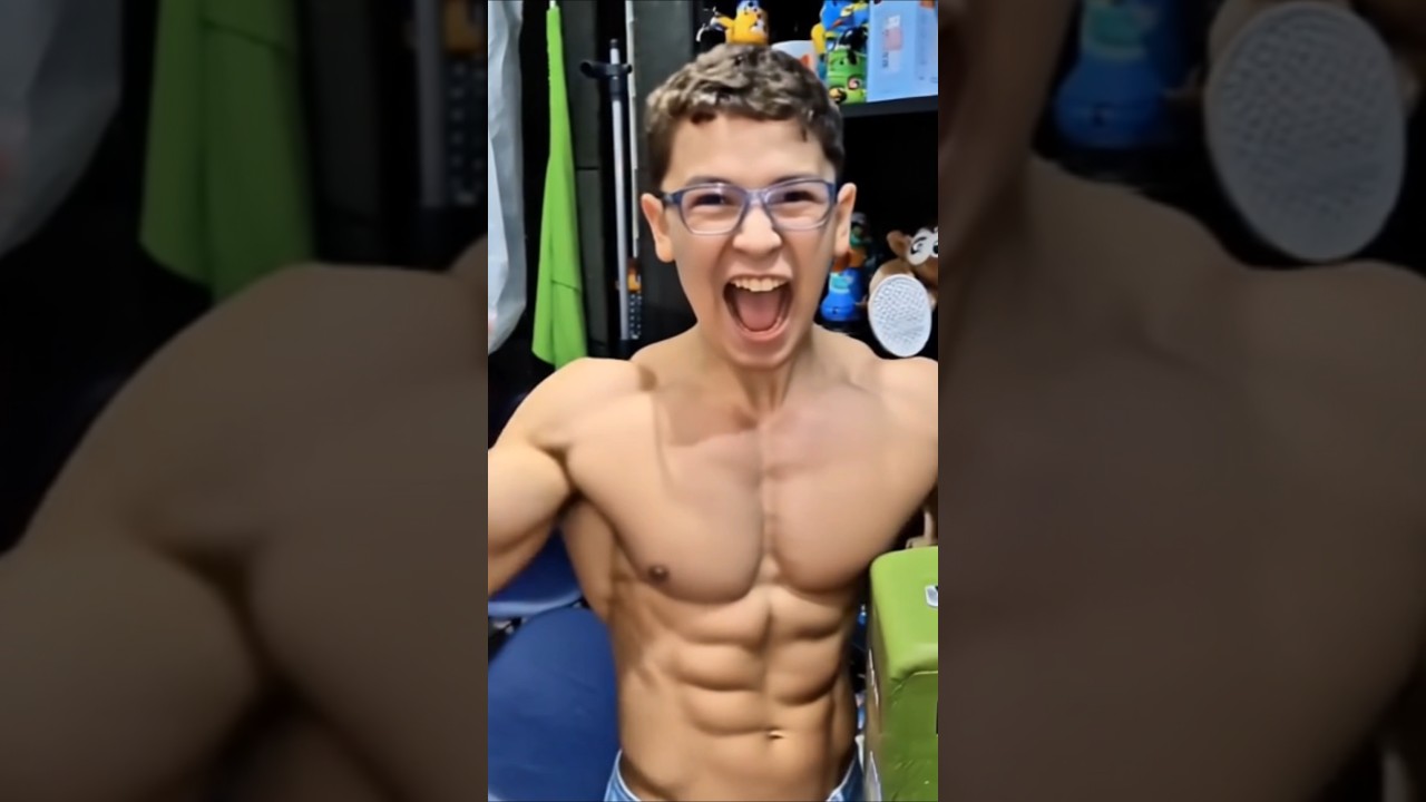 MENINO FOFO MUSCULOSO (cute muscular boy)🤣 
