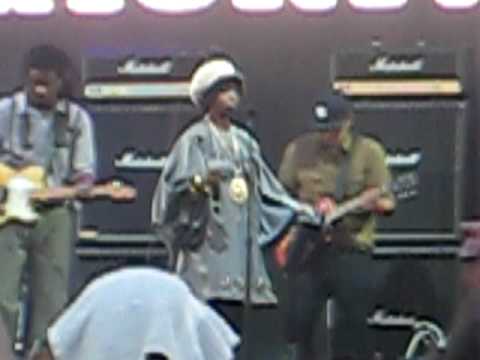 Lauryn Hill at Rock The Bells 2010 NYC brings out mary j blige, jay-z, alicia jeys, beyonce & more