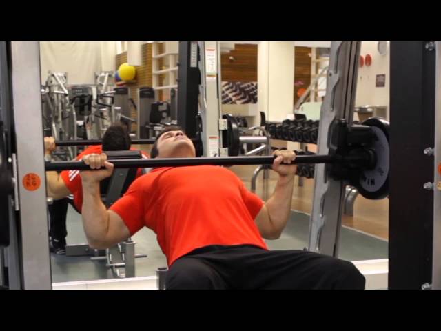 How to Do Smith Machine Bench Press: Muscles Worked & Proper Form –  StrengthLog