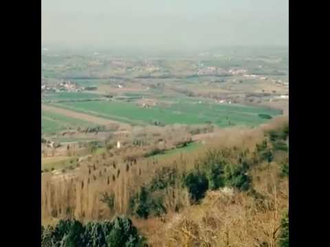 Video: Panikale: Umbrijas kalnu kvartāls Itālijā