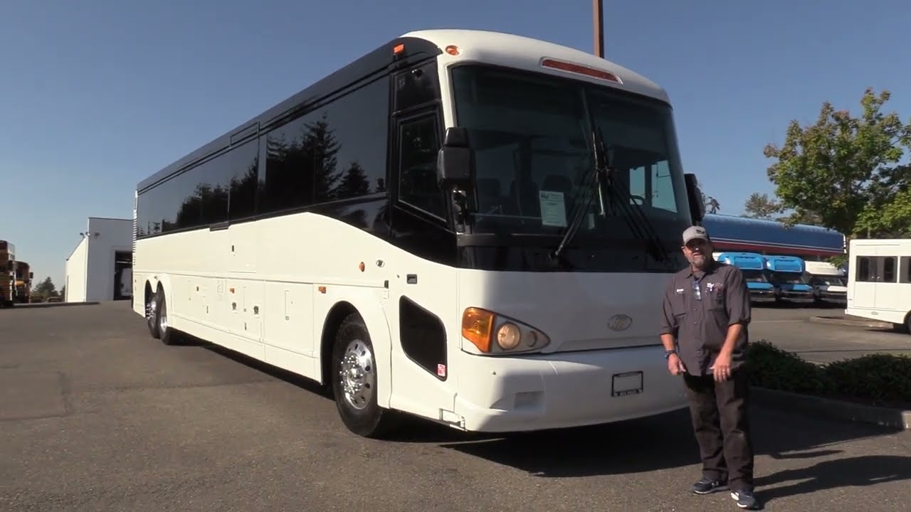 2006 MCI D4505 53 Passenger ADA Motorcoach - C56811