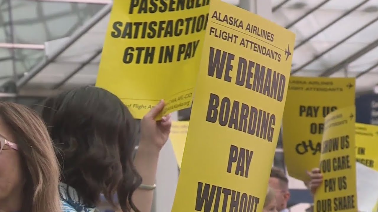 Alaska Airlines flight attendants picket for higher wages at PDX