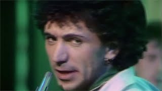 Lets Get This Straight From the Start
Dexys Midnight Runners perform Lets Get This Straight (From the Start) Seen here on the U.K. popular music television show - Top of the Pops, December 1982. Featuring the vocals of Kevin Rowland, George Chandler, Jimmy Thomas, with the Violin and Piano Accordion playing of Helen OHara and Steve Brennan. The song was composed by Kevin Rowland, Helen OHara, Billy Adams. Lets Get This Straight From the Start