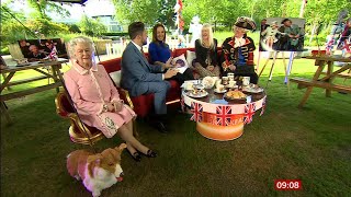 John Kay turns his back on the QUEEN