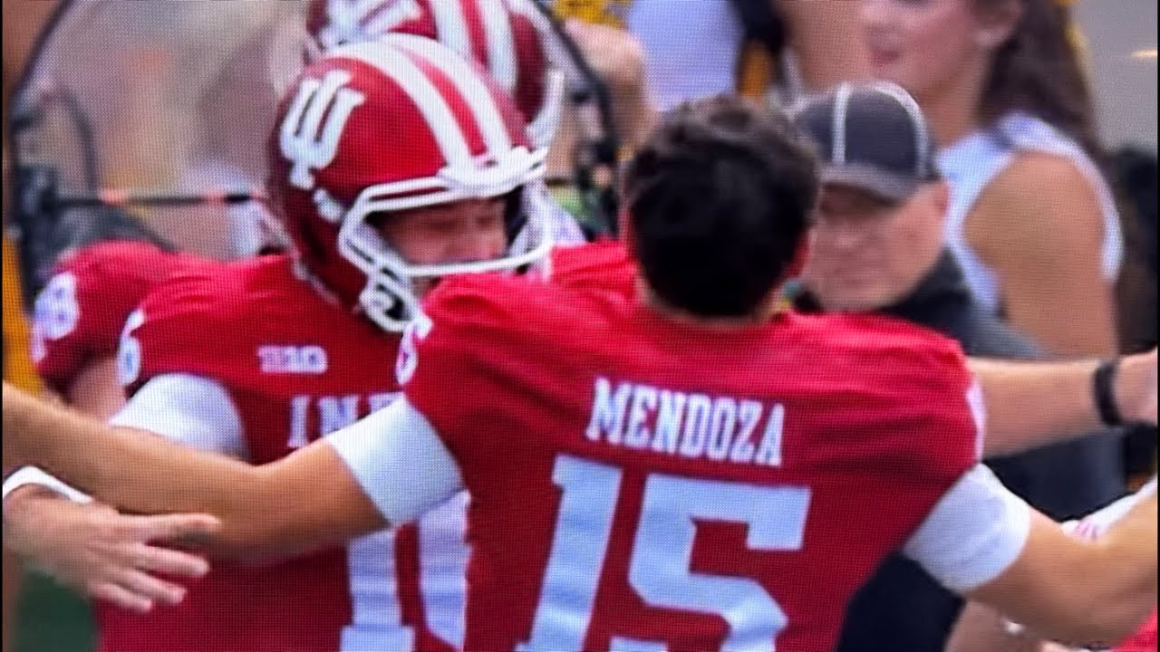 Футбольная команда Индианы разгромила «Кеннесо» со счётом 56:9! «Мендоса Мэджик» бросает тачдауны...