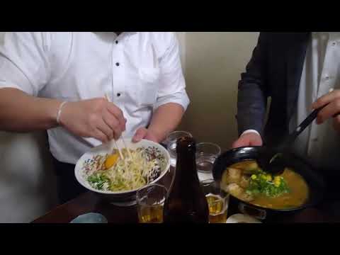 ダイログ グルメ情報 大阪市淀屋橋 北浜 ラーメン兆 堀勇司さん 混ぜ麺を食べる  村上耕三さんは飲んでばかり。