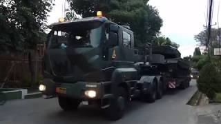 Konvoi Kendaraan Tempur TNI