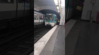 Départ du MF77 n°145 à Madeleine ~ Ligne 8 #paris #ratp #metro #mf77