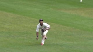 SD@MIN: Santana makes a great diving grab in the 5th