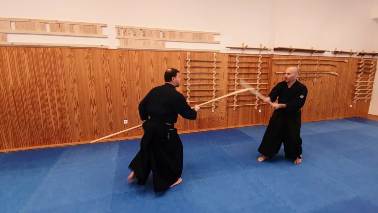 Alapmozdulatok naginatával / Basic movements with naginata YouTube